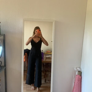 Byxdress från NAKD - Byxdress från NAKD som endast använts 1 gång :// S