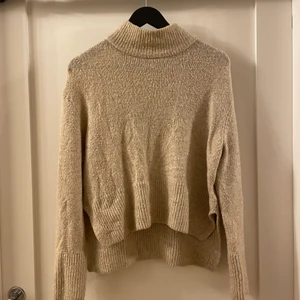 Stickad tröja  - Stickad tröja från Ginatricot i stl XS  