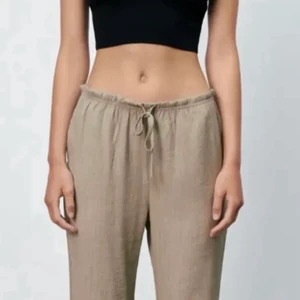 Linnebyxor - ”Linnebyxor” från zara. Helt oanvända.💙