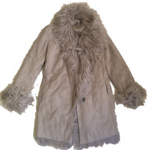 SÅ FIN ljusgrå penny lane coat/afghan jacket säljer bara för att jag har en annan jag använder mer🥹 