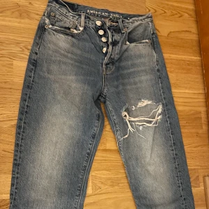American eagle boyfriend jeans st 24 - Oanvända. Säljer dem på grund av storleken. 