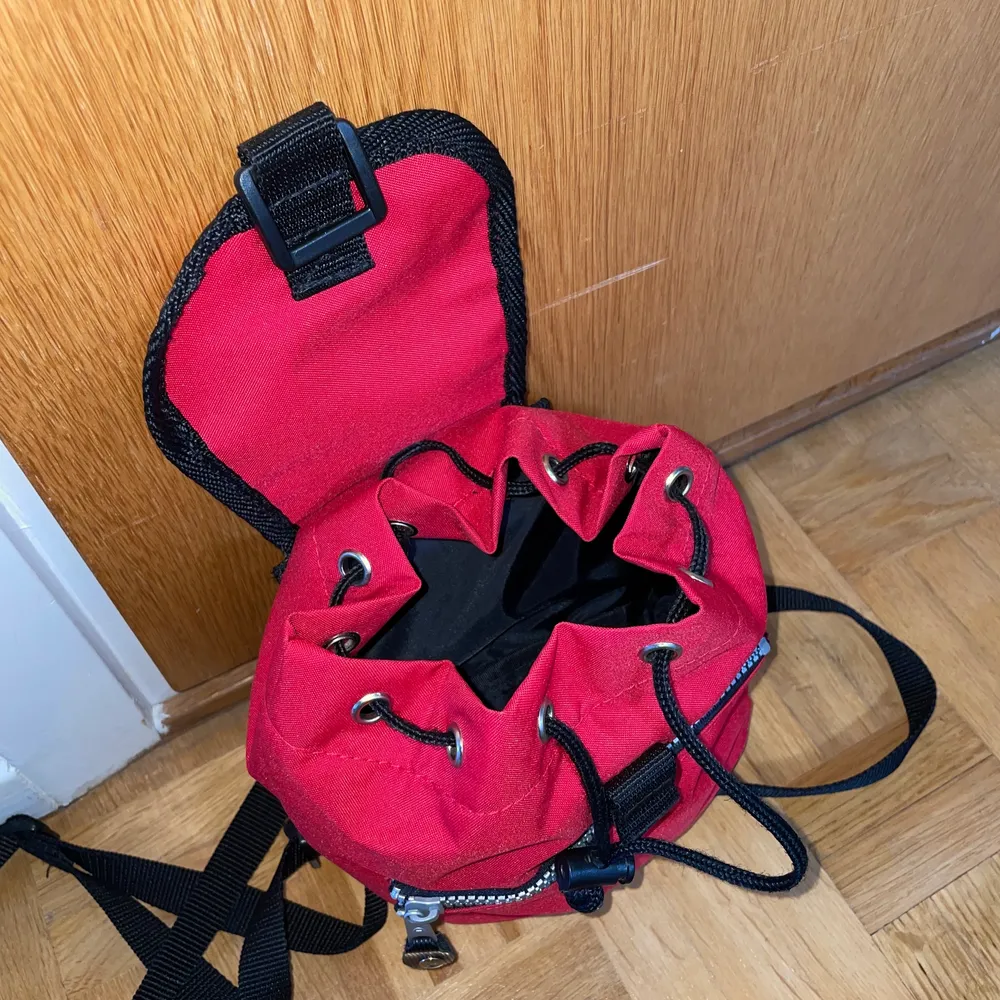 Säljer denna söta ryggsäck från champion då den inte kommer till använding. Hör av dig om eventuella frågor! (Köparen står för eventuell frakt). Väskor.