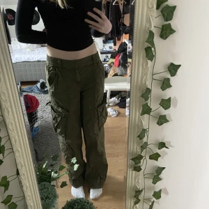 2-pack cargos - 2 stycken cargobyxor för 250kr❤️ köpta på hm i storlek 32❤️