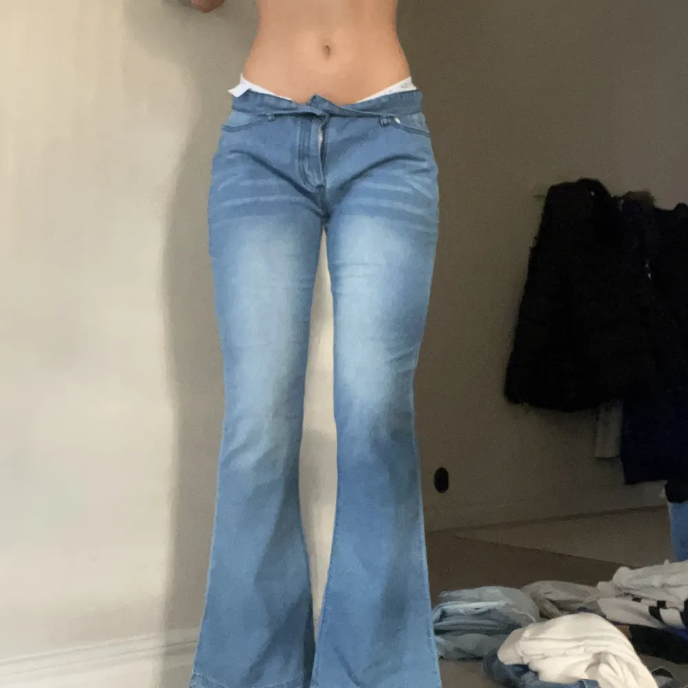 Jättefina jeans i superskönt och stretchigt material, köpta secondhand!. Jeans & Byxor.
