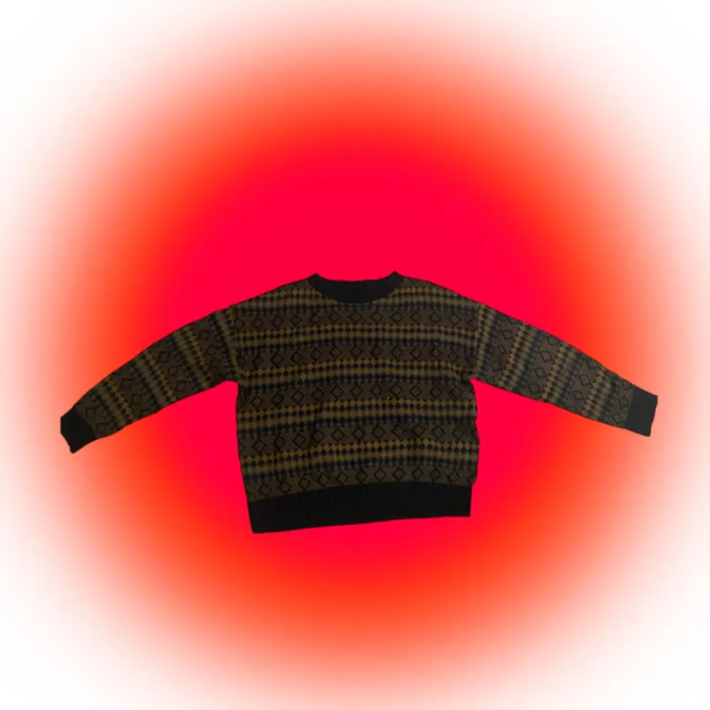 Skön stickad tröja med mönster som bara varit använd några fåtal gånger!💖. Tröjor & Koftor.