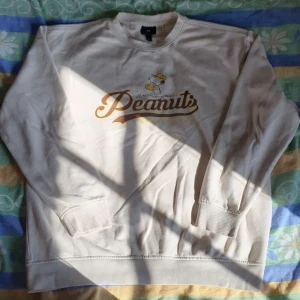 H&M tröja - H&M regular fit tröja. 