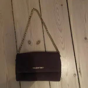 Small velentine handbag, with small compartments 