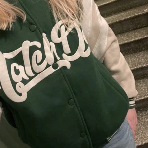 Collegejacka - Inga defekter eller hål💕