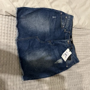 Jeanskjol - Aldrig anvönd. Prislapp kvar