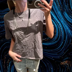 Cool tshirt med tyck på baksidan - Så snygg tshirt med tyck på baksidan (someday somewhere)