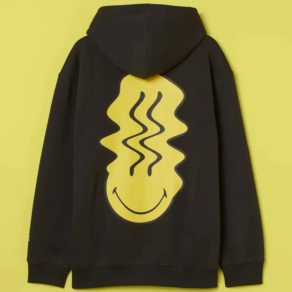 Cool hoodie som längre inte kommer till användning. Köptes för 300kr och köptes även i herravdelningen💓. Hoodies.
