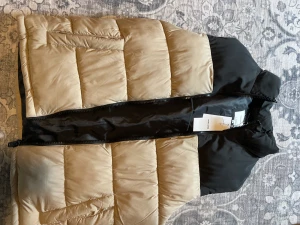 Puffer väst - Väst från Jack&jones, helt oanvänd me lapparna kvar. 