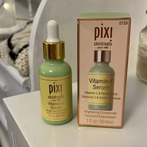 C vitamin serum  - Helt oanvänt c vitamin serum från pixi! Frakt tillkommer :)