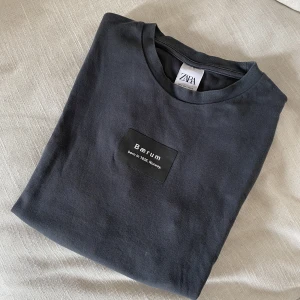 T-shirts i strl S - T-shirt i strl S