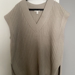 Tröja utan ärmar hm - Stickad tröja utan ärmar från hm i storlek M