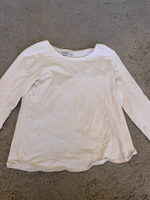 Dollar$tore tröja - Vit Långseles från dollar$tore tror jag 