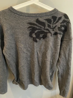 Stickad tröja - Säljer denna snygga tröja ifrån Massimo dutti 