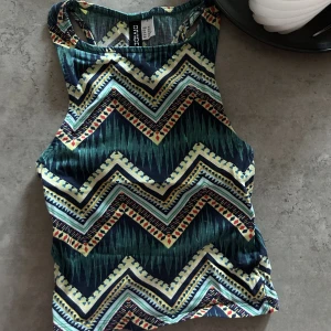 Linne - Linne ifrån H&M i storlek xs. Sparsamt använd. Skriv för fler bilder🤗 