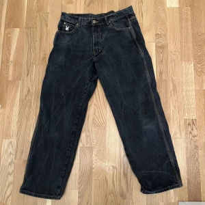 Butter goods carpenter byxor  - Riktigt feta butter goods carpenter byxor påminner om Carhartt. Väldigt bra skick 