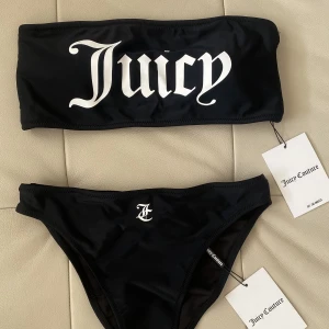 Juicy couture bikini - Oanvänd juicy bikini endast provad en gång! Toppen är i S och botten är i Xs. Lappar och allt finns kvar på.