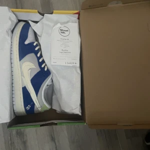 Nike SB Dunk Low ”Gardenia” - Helt nya! Storlek: 42/8,5. Kvitto och Orginalbox finns. Kan mötas i Malmö. 