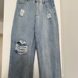 Jeans från Shein. Storlek 38/M  - De är i bra skick. 