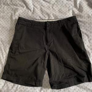 Svarta shorts från Arket. Aldrig använda, lite ”urtvättad” look. Size 50.
