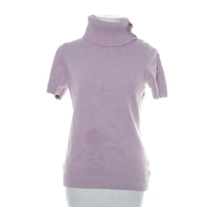 Polotröja  - Gullig topp med polokrage. Skulle nog säga att storleken är mer S än M