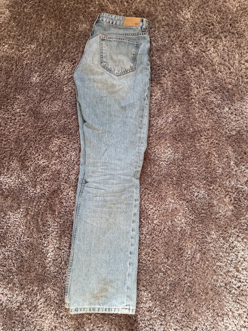 jättesköna jeans med låg midja💗tyvärr för små i midjan och för korta på mig som är 172, väl använda men jag hittar inga skador. Jeans & Byxor.