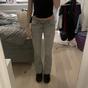 Säljer dessa snygga jeans från Gina Young i storlek 164 som passar mig som är 170 lång eller om man är kortare💕 hör av er vid intresse 