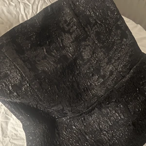 Svart bandeau topp - Svart topp från hm, aldrig använd :) 