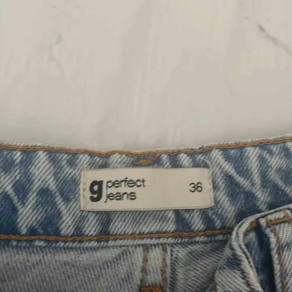 Säljer mina Gina jeans älskar dessa men är för korta för min om du är intresserad kontakta 🫶🏻. Jeans & Byxor.