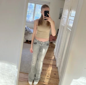 Topp - En fin kortärmad topp ifrån zara som jag aldrig andvänder längre den är i bra kick 