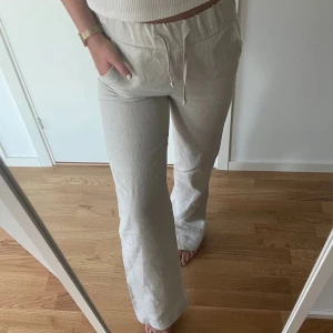 Adsgn linnebyxor  - Lånade bilder. Slutsålda Linnebyxor ifrån Alice Stenlöfs A-dsgn, ej använda pga att dom var för korta för mig som är runt 1,70. Ordinariepris 799kr