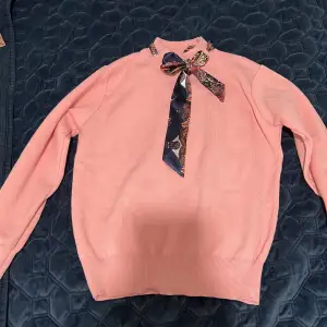 Säljer den här fina rosa stickad tröjan.🌸🌸