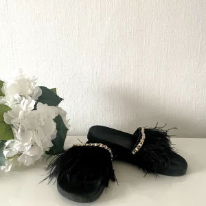 Sommartofflor - Jättefina sommarskor storlek 37.  Tyvärr har den inte varit till så stor nytta för mig och jag hoppas att den hittar en ny ägare. Se mina andra annonser! ❤️