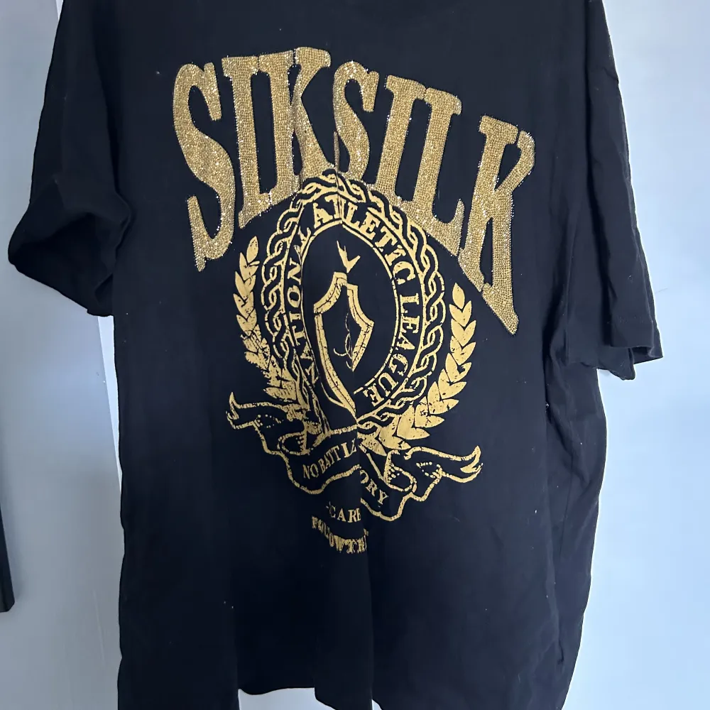 Nyskick sik silk tisha . T-shirts.