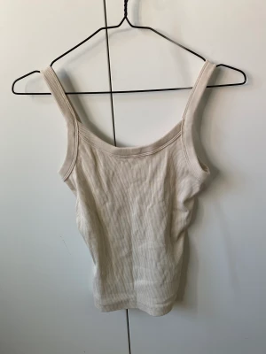 Linnen - 80kr styck. Väldigt bra skick då jag nästan aldrig använt dom. Från Gina Tricot💞