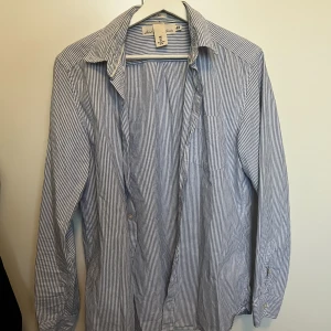 L.O.O.P. H&M skjorta - Skjorta från H&M