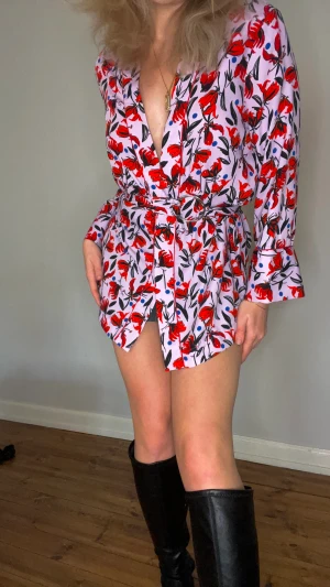 Colorful kimono - Fantastisk cardigan/kimono. Hittad på secondhand 2 år sedan. Fin kvalite.