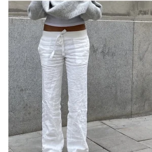 Alobha linnebyxor - Helt oanvända slutsålda linnebyxor från Lova Widerbergs senaste ba vi  släpp med uppdaterade mått. Passar både xs och s. Bud är bindande! 🤍