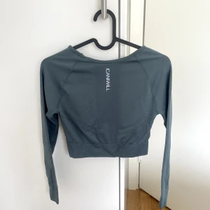 Tränings set - Träningsset från Icaniwill. Toppen är aldrig använd, tightsen är använda fåtal gånger men är i bra skick!  Färg: Junge green  Nypris: 998 kr. Mitt pris 300.