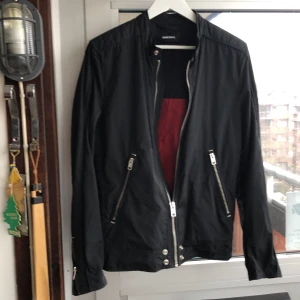 Diesel Jacka - Diesel jacka storlek M. Knappt använd.