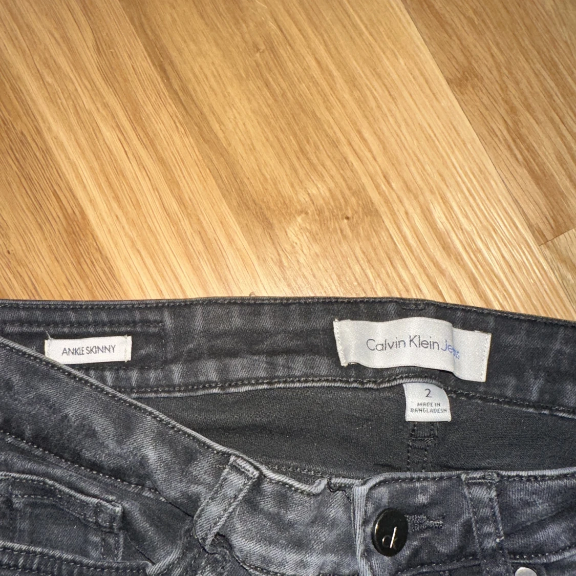 Calvin Klein ripped svarta jeans stl XS - 90