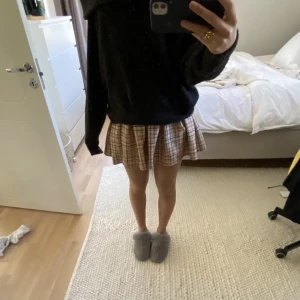 Rutig kjol - Så fin rutig kjol från boohoo. Nästan aldrig använd, så fin på t.ex hösten eller våren😍😍