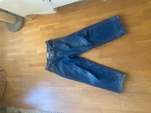 Big boy jeans - bra skick smott skadad på knät men inget märkvärdigt skriv för mer info