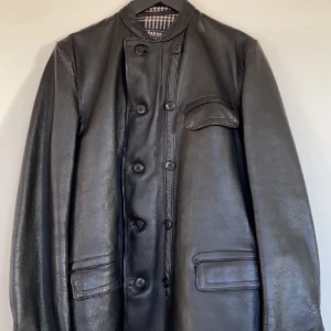 läderjacka - skinnpaj från 60-talet! står inte storlek men jag skulle säga M. köpt här på plick för typ ett år sen men var för stor så har använt typ en gång, väldigt bra skick! 