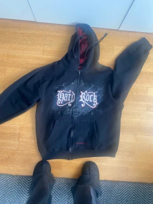 Zip up hoodie  -  vintadge zip up hoodie 