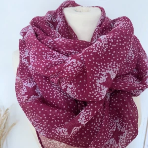 Halsduk - Halsduk med stjärnor på, tunn & skön.