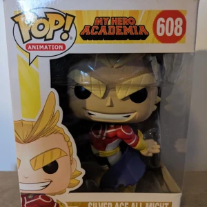 MY HERO ACADEMIA FIG - great condition, mostly has just been lying around in the box WANT GONE ASAP!